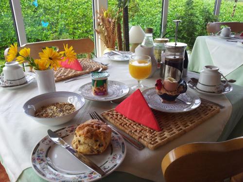 Food and beverages, Mount Edward Lodge in Other