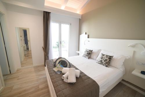 Double Room with Patio image 1