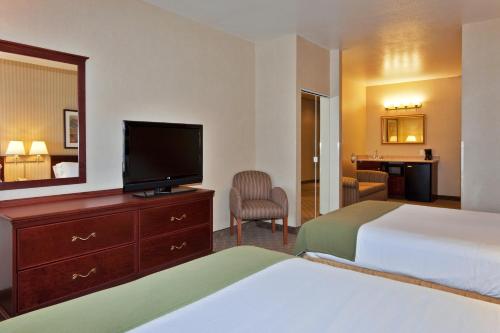 Holiday Inn Express Hotel and Suites - Henderson, an IHG Hotel