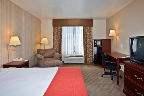 Holiday Inn Express Hotel and Suites - Henderson, an IHG Hotel