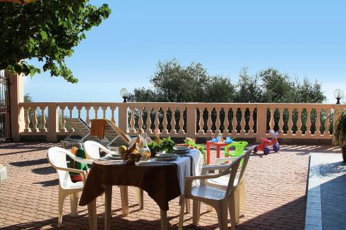 Two-Bedroom Apartment with Terrace (6 Adults) - Split Level - 121, Strada Comunale Poggi