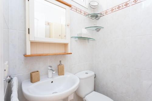 Three-Bedroom Townhouse image 9
