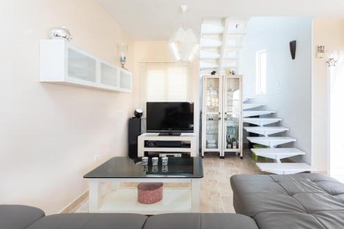 Three-Bedroom Townhouse image 8