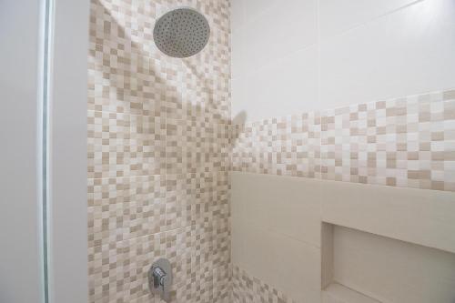Double Room image 10