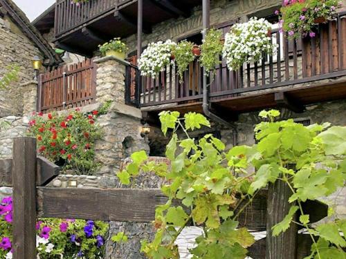 Charming chalet with private sauna, in historic town nearby Aosta - Chalet - Villeneuve