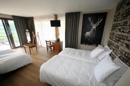 4 twin beds