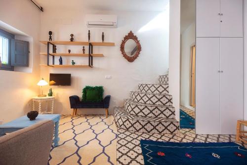 Casa Brigitte en el casco histórico con vistas. - image 2