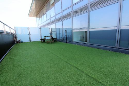 Media City Roof Top Garden Apartment, Salford, Greater Manchester