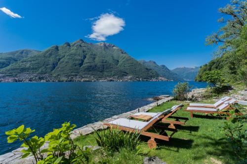 The Writer's Nest Waterfront Villa by Rent All Como