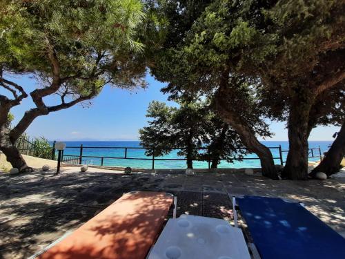  Silis House on the beach in Artemida