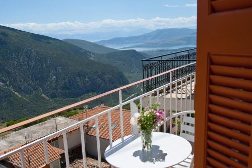 balkong/terrass, Hotel Athina in Delfi