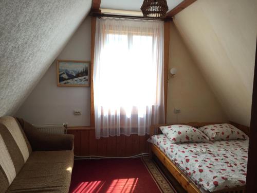 Triple Room with Mountain View image 10
