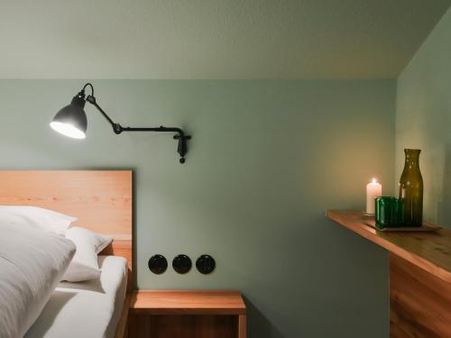1 queen bed
