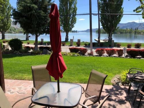 Lakefront Townhouse Family Complex, Popular Wine Country and the Best Golfing in Osoyoos, Canada