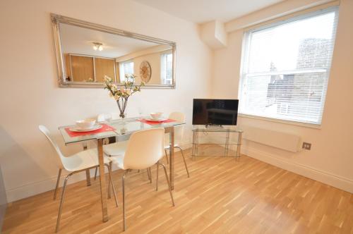 4B Soho Studios 4th floor by Indigo Flats 5