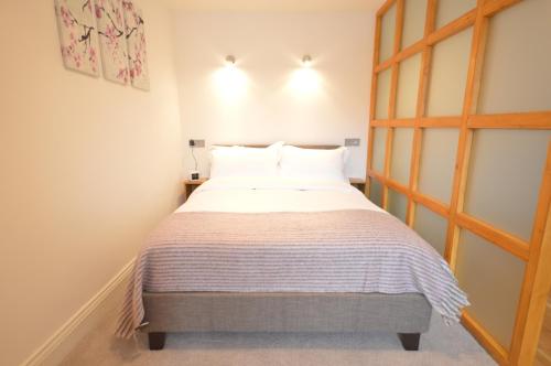 4B Soho Studios 4th floor by Indigo Flats 4