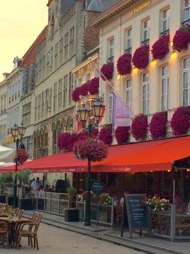 ทัศนียภาพภายนอกโรงแรม, Grand Cafe Hotel de Bourgondier in เบอร์เกน ออบ ซูม