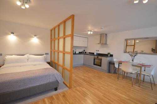 4B Soho Studios 4th floor by Indigo Flats 1