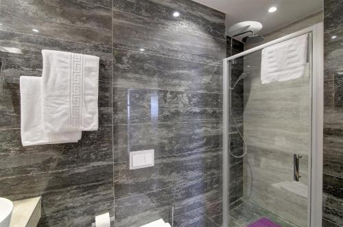 Luxury Amarin Apartment