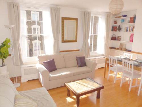 Bright, Spacious 2 Bedroom Flat By Russell Square, , London