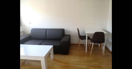  Apartamento cerca del metro con plaza de garage, Pension in Madrid