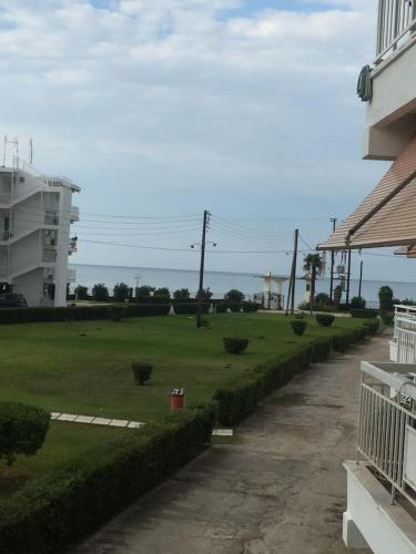  KORALI APPARTMENT BY THE SEA, Unterkunft in Nea Plagia