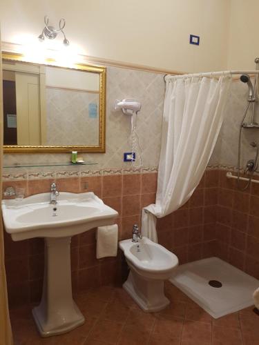 Single Room with Balcony image 5