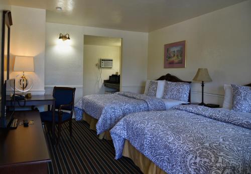 Room with 2 Queen Beds