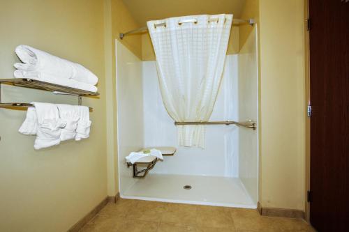 Cobblestone Inn & Suites - Avoca