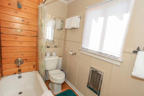 Lakeside Cabin 8 - main image