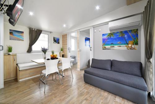 Mobile Home MeeLi – Biograd na Moru, VA