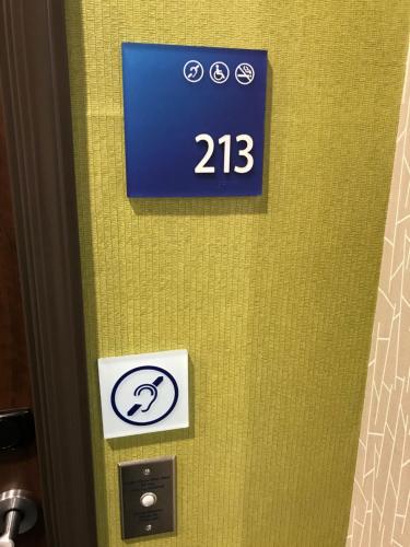 King Room - Hearing Accessible - Non-Smoking