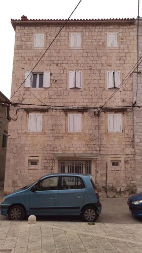  Apartments Slade - Old stone house in Trogir