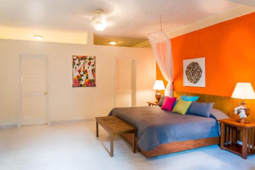 1 king bed, 1 double bed