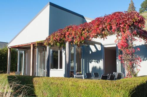 Sunrise Sanctuary - Accommodation - Wanaka