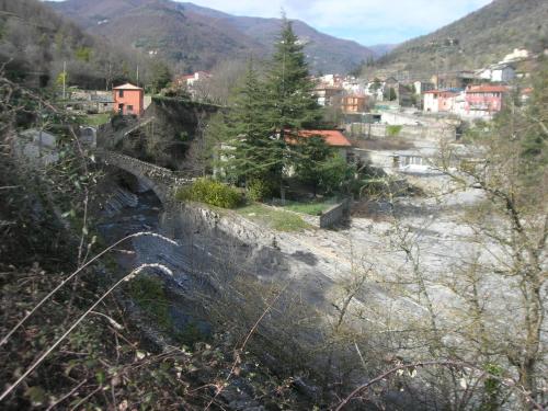  La Casa del Fiume, Pension in Pieve di Teco bei Montegrosso Pian Latte