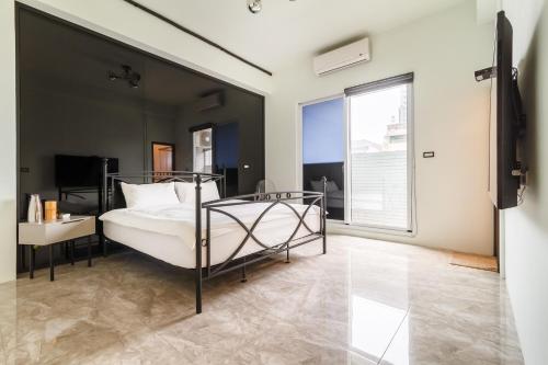 Létesítmények, Lin's Home near Eternal Golden Fortress