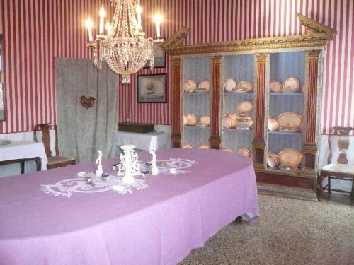 Luxurious Palazzo in Venice in the Rialto area with housekeeper/cook