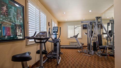 Best Western Plus Crown Colony Inn & Suites