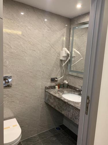 Regency World Hotel&Suites