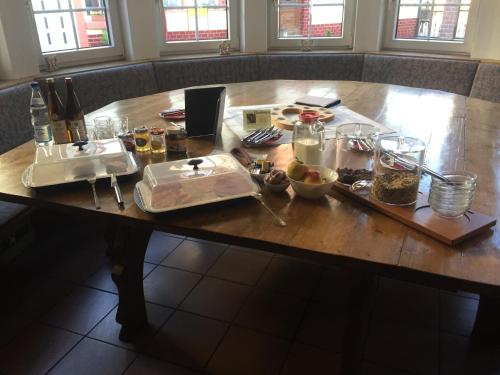 Food and beverages, Weinschloßchen im Weingut Roos in Darmstadt Suburbs