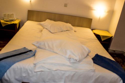 1 queen bed, 1 twin bed