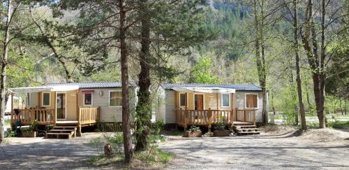 Three-Bedroom Mobile Home (6-8 People)