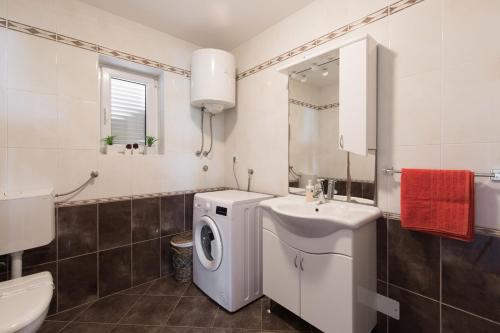 Apartment Josip Malin - image 11