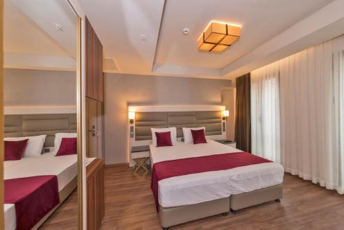 Golden Royal Hotel - main image