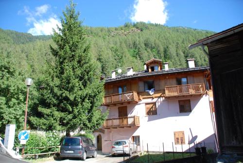 Accommodation in Commezzadura