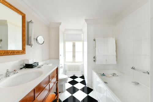 room detail thumbnail 2