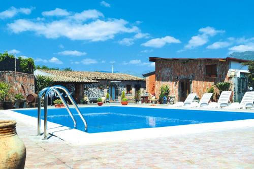  Holiday Home Castiglione di Sicilia - ISI01216-F, Pension in Castiglione di Sicilia