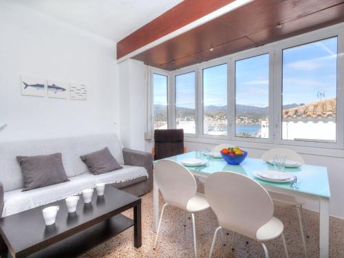  Apartment Blue Ocean-1, Unterkunft in Llança