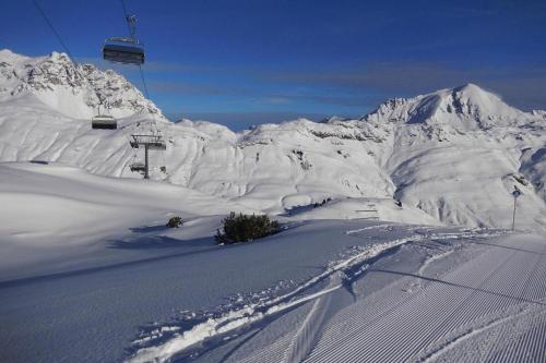 Apartment Building Residenz Tirol Warth Am Arlberg Otr101001 Dya